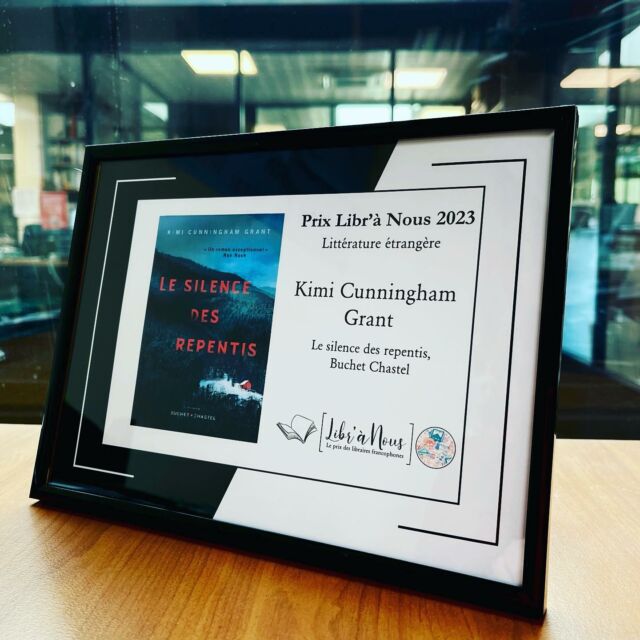 🎉 Kimi Cunningham Grant lauréate du prix Libr’à nous 2023 dans la catégorie littérature étrangère pour son premier roman, « Le silence des repentis » !! 🎉

Nous adressons un immense MERCI aux libraires qui ont soutenu et recommandé ce livre depuis sa sortie.

Et puisqu'une bonne nouvelle n’arrive jamais seule, le 20 avril prochain sortira son nouveau roman, « Les rancœurs de la terre ». 😱

Rendez-vous demain pour en savoir plus…

« Emotions et suspense sont au rendez-vous, avec un final à couper le souffle. Grand coup de cœur ! » Librairie Le Goût des Mots, Mortagne-au-Perche
***
« Kimi Cunningham Grant nous envoûte dès les premières pages. Un roman captivant ! »  Librairie A livre ouvert, Chagny
***
« Grand coup de coeur pour ce roman. Bouleversant et romanesque ! » Librairie La Galerne, Le Havre
***
« Présence de la nature comme on l’aime dans les bons romans américains, psychologie des personnages, fantômes du passé et du présent ; les ingrédients d’un super moment de lecture sont convoqués. » Librairie Pleine Lune, Tassin-la-Demi-Lune
*** 
« Un premier roman comme on les aime : travaillé, construit et surtout splendide ! » Librairie du Théâtre, Bourg-en-Bresse
***
« Quelle claque ce roman ! Les personnages si attachants, la relation paternelle, le décor majestueux confèrent à l’ensemble une grandeur, une force insoupçonnée pour ce premier roman. » Librairie Le Failler, Rennes
***
« Le Silence des repentis est un superbe roman atmosphérique qui s'inscrit dans la lignée de ceux de Ron Rash. C'est un immense coup de cœur ! » Librairie Dialogues, Brest
***
« Une atmosphère remarquable. Une quête de rédemption et de paix. Le silence de la nature. Un roman lumineux malgré les ombres du passé. » Librairie Grangier, Dijon
***
« Un roman prenant, fascinant, qui vous fera oublier votre quotidien pour vous propulser au cœur de ce décor grandiose, dans une histoire qui l’est tout autant ! » Librairie Les Lisières, Villeneuve-d’Ascq

#prixlibranous #coupdecoeur #libraire #thriller #kimicunninghamgrant #buchetchastel #conseillecture #lecture